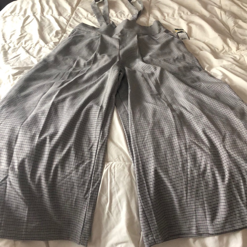 Wide legged jumper - NWT